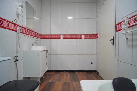Casa à venda com 140m², 3 quartos e 2 vagasBanheiro da Suíte