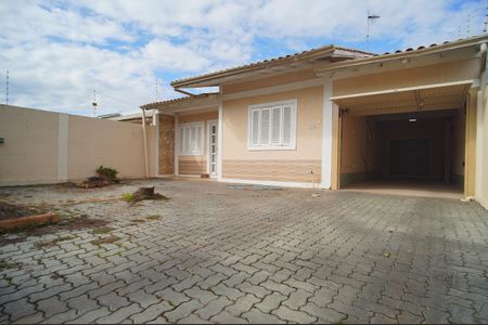 Casa à venda com 140m², 3 quartos e 2 vagasEntrada