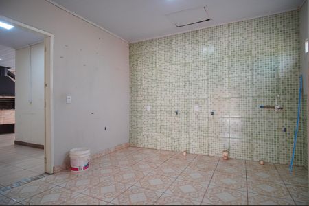 Casa à venda com 140m², 3 quartos e 2 vagascozinha