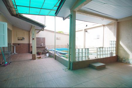Casa à venda com 140m², 3 quartos e 2 vagasÁrea externa
