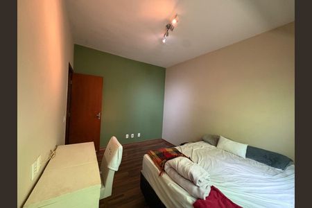 Casa de condomínio à venda com 200m², 4 quartos e 5 vagas