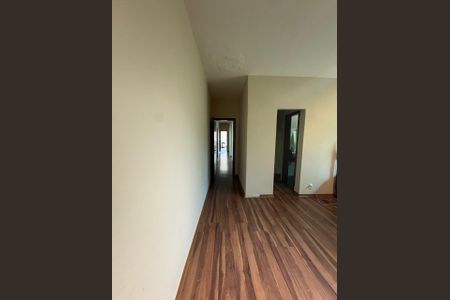 Casa de condomínio à venda com 200m², 4 quartos e 5 vagas