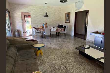 Casa de condomínio à venda com 200m², 4 quartos e 5 vagas