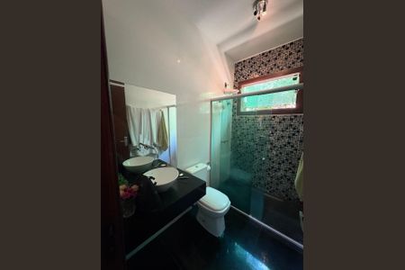 Casa de condomínio à venda com 200m², 4 quartos e 5 vagas