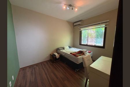 Casa de condomínio à venda com 200m², 4 quartos e 5 vagas