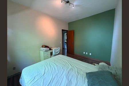 Casa de condomínio à venda com 200m², 4 quartos e 5 vagas