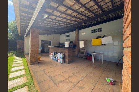 Casa de condomínio à venda com 200m², 4 quartos e 5 vagas