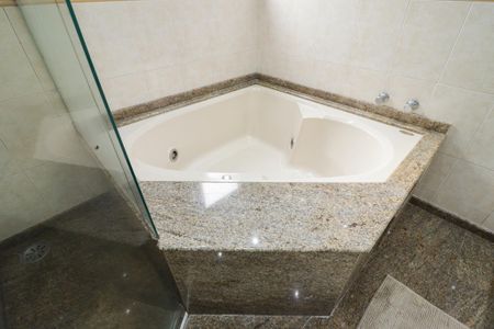 Apartamento à venda com 235m², 4 quartos e 4 vagasBanheiro da Suíte 4