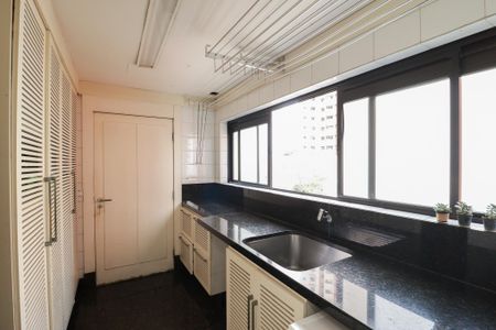 Apartamento à venda com 235m², 4 quartos e 4 vagasCozinha e Área de Serviço