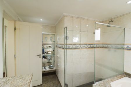 Apartamento à venda com 235m², 4 quartos e 4 vagasBanheiro da Suíte 4
