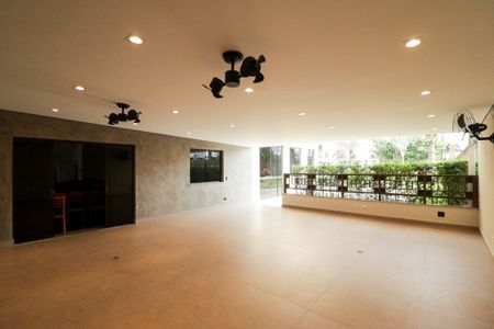 Apartamento à venda com 235m², 4 quartos e 4 vagasChurrasqueira