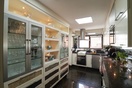 Apartamento à venda com 235m², 4 quartos e 4 vagasCozinha e Área de Serviço