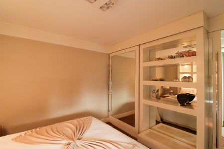 Apartamento à venda com 235m², 4 quartos e 4 vagasSuíte 4