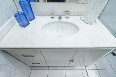 Apartamento à venda com 235m², 4 quartos e 4 vagasBanheiro da Suíte 1