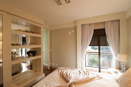 Apartamento à venda com 235m², 4 quartos e 4 vagasSuíte 4