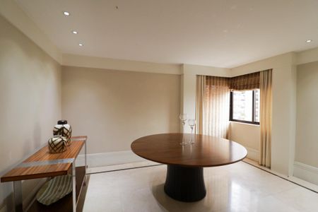 Apartamento à venda com 235m², 4 quartos e 4 vagasSala