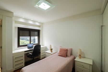 Apartamento à venda com 235m², 4 quartos e 4 vagasSuíte 2