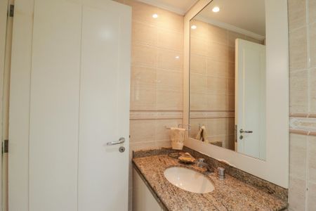 Apartamento à venda com 235m², 4 quartos e 4 vagasBanheiro da Suíte 3