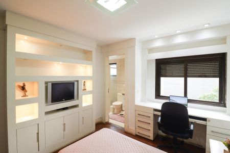Apartamento à venda com 235m², 4 quartos e 4 vagasSuíte 2