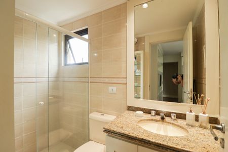 Apartamento à venda com 235m², 4 quartos e 4 vagasBanheiro da Suíte 2