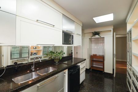 Apartamento à venda com 235m², 4 quartos e 4 vagasCozinha e Área de Serviço