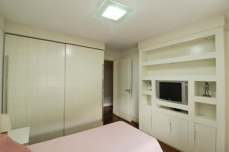Apartamento à venda com 235m², 4 quartos e 4 vagasSuíte 2