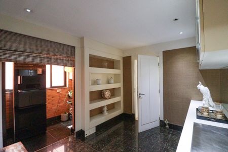 Apartamento à venda com 235m², 4 quartos e 4 vagasCozinha e Área de Serviço