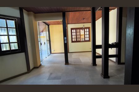 Casa de condomínio à venda com 160m², 5 quartos e 2 vagasSala