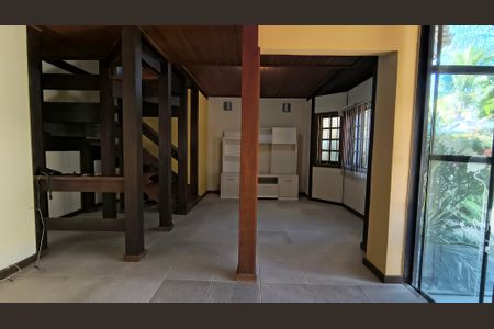 Sala de casa de condomínio à venda com 5 quartos, 160m² em Vargem Pequena, Rio de Janeiro
