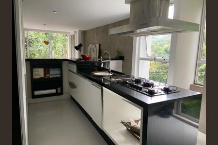 Casa à venda com 900m², 6 quartos e 7 vagas