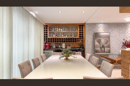 Apartamento à venda com 190m², 3 quartos e 5 vagas Apartamento à venda com 190m², 3 quartos e 5 vagasSala de Jantar