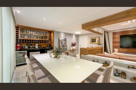 Apartamento à venda com 190m², 3 quartos e 5 vagas Apartamento à venda com 190m², 3 quartos e 5 vagasSala de Jantar
