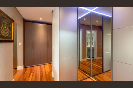Apartamento à venda com 190m², 3 quartos e 5 vagas Apartamento à venda com 190m², 3 quartos e 5 vagasCloset