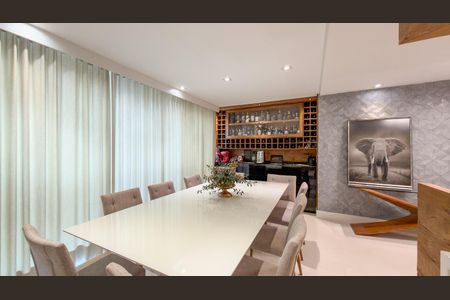Apartamento à venda com 190m², 3 quartos e 5 vagas Apartamento à venda com 190m², 3 quartos e 5 vagasSala de Jantar