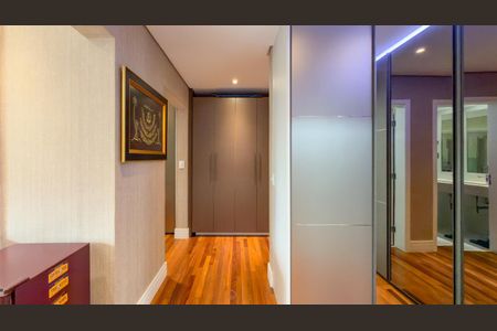Apartamento à venda com 190m², 3 quartos e 5 vagas Apartamento à venda com 190m², 3 quartos e 5 vagasCloset