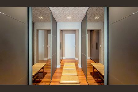 Apartamento à venda com 190m², 3 quartos e 5 vagas Apartamento à venda com 190m², 3 quartos e 5 vagasCloset