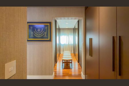 Apartamento à venda com 190m², 3 quartos e 5 vagas Apartamento à venda com 190m², 3 quartos e 5 vagasCloset