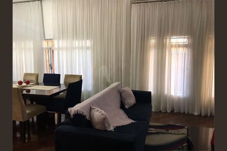Casa à venda com 4 quartos, 235m² em Cupecê, São Paulo