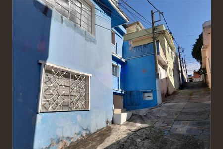 Casa à venda com 3 quartos, 205m² em Vila Santo Estefano, São Paulo