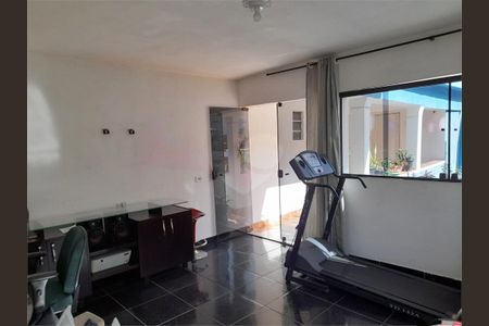 Casa à venda com 3 quartos, 205m² em Vila Santo Estefano, São Paulo