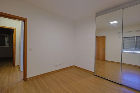 Apartamento para alugar com 115m², 3 quartos e sem vaga