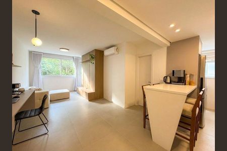 Sala de apartamento para alugar com 1 quarto, 58m² em Três Figueiras, Porto Alegre