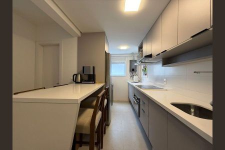 Cozinha de apartamento para alugar com 1 quarto, 58m² em Três Figueiras, Porto Alegre