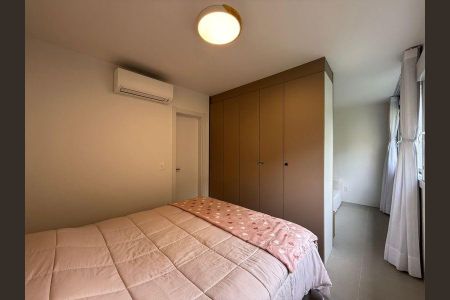 Quarto de apartamento para alugar com 1 quarto, 58m² em Três Figueiras, Porto Alegre