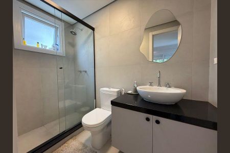 Banheiro  de apartamento para alugar com 1 quarto, 58m² em Três Figueiras, Porto Alegre