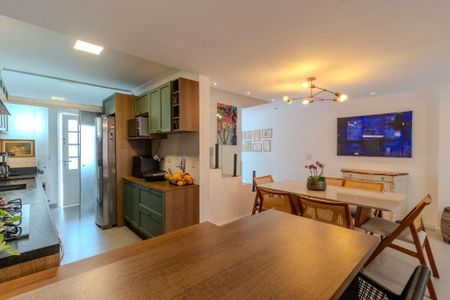 Casa à venda com 4 quartos, 202m² em Jardim Ampliacao, São Paulo