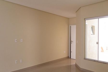 Sala de casa para alugar com 3 quartos, 101m² em Vila Paulo Silas, São Paulo