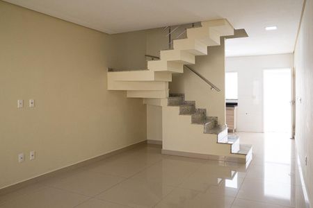 Sala de casa para alugar com 3 quartos, 101m² em Vila Paulo Silas, São Paulo