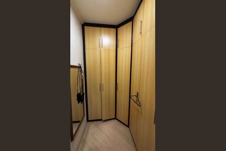 Apartamento à venda com 202m², 3 quartos e 5 vagas Apartamento à venda com 202m², 3 quartos e 5 vagasSuite 1 Closet