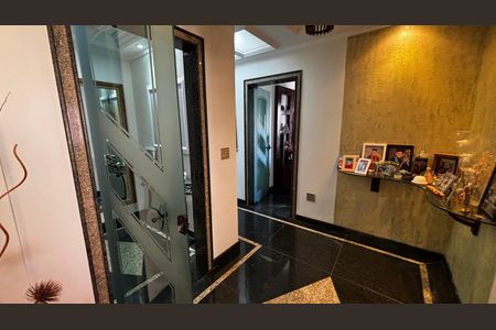 Apartamento à venda com 202m², 3 quartos e 5 vagas Apartamento à venda com 202m², 3 quartos e 5 vagasEntrada